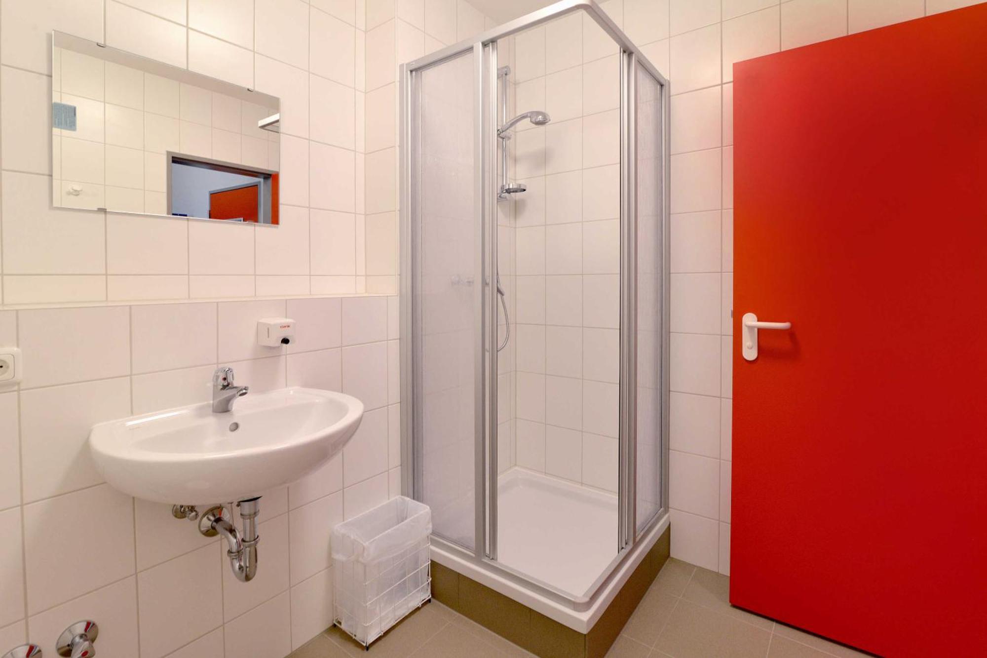 Hostel In Губен Екстериор снимка