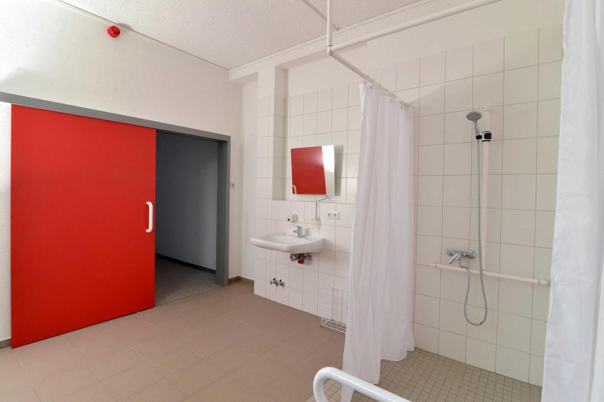 Hostel In Губен Екстериор снимка