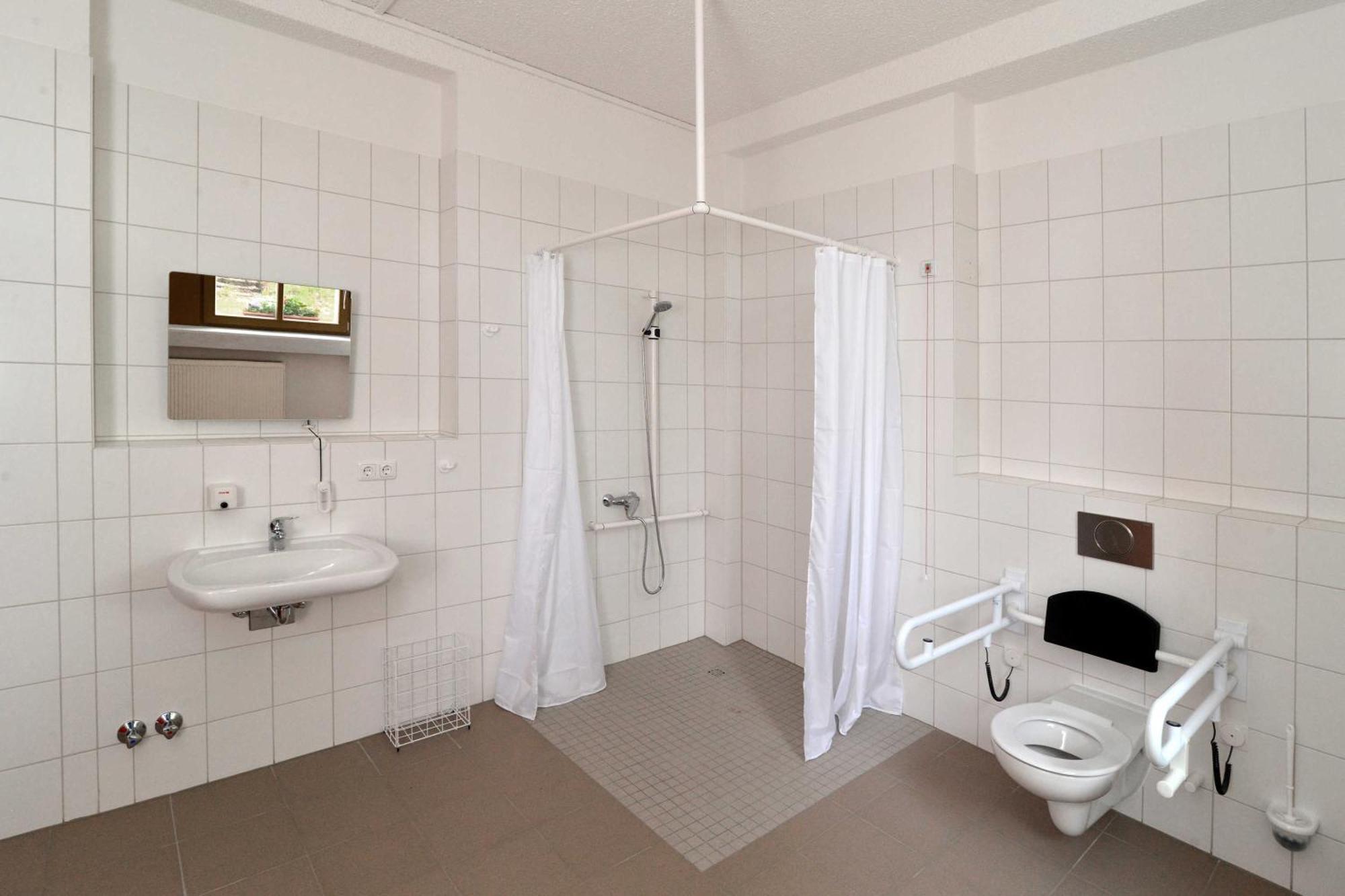 Hostel In Губен Екстериор снимка