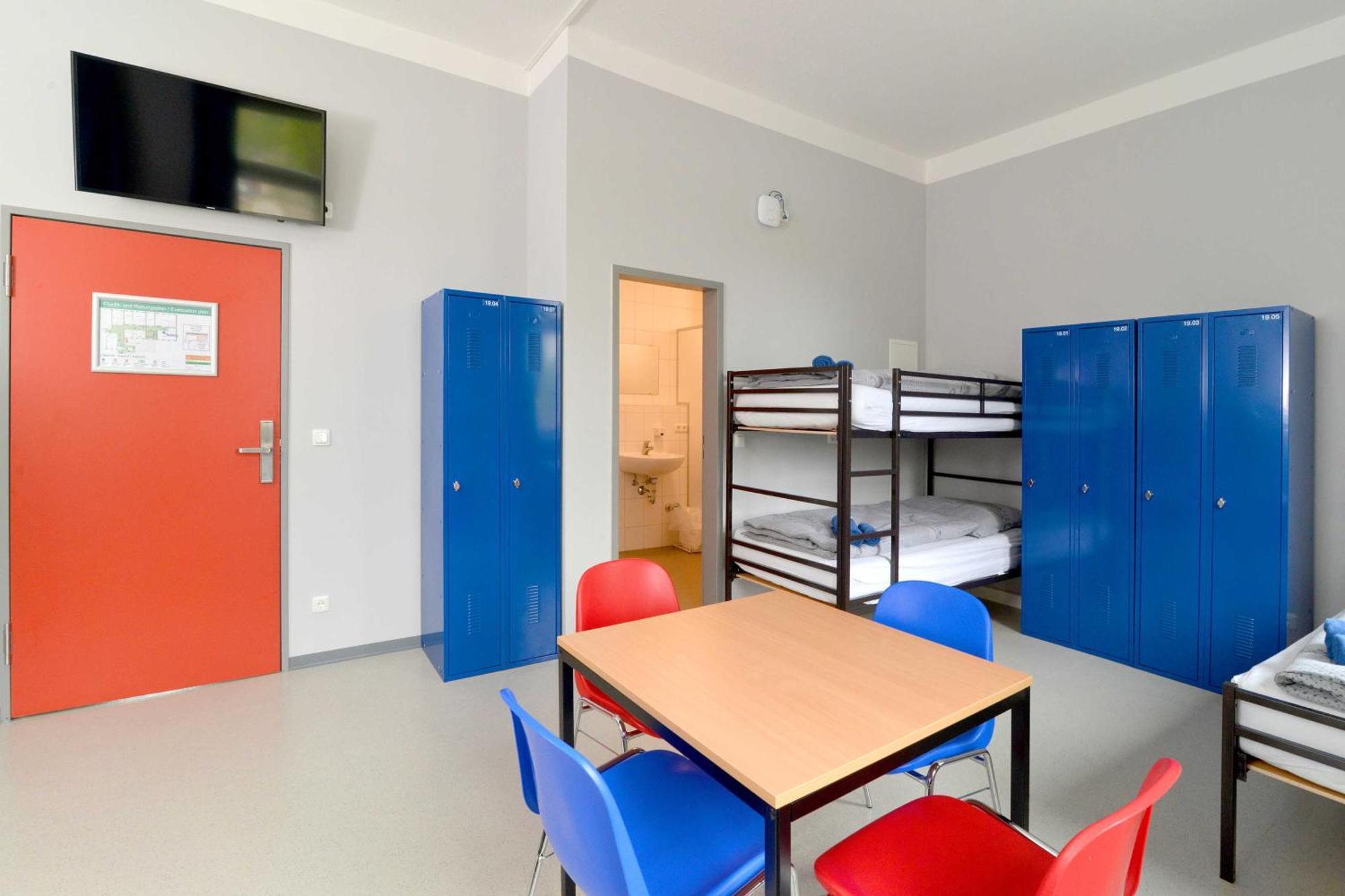 Hostel In Губен Екстериор снимка